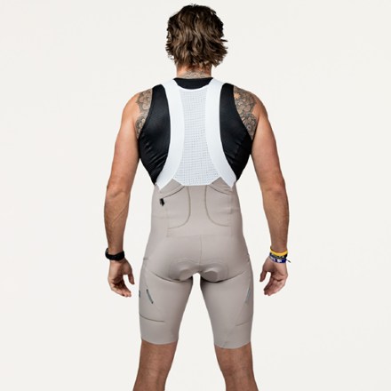 Varlo Roam Cargo Bib Shorts V2 - Men's 2