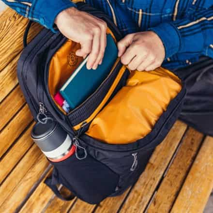 Location Image of color Carbon Black