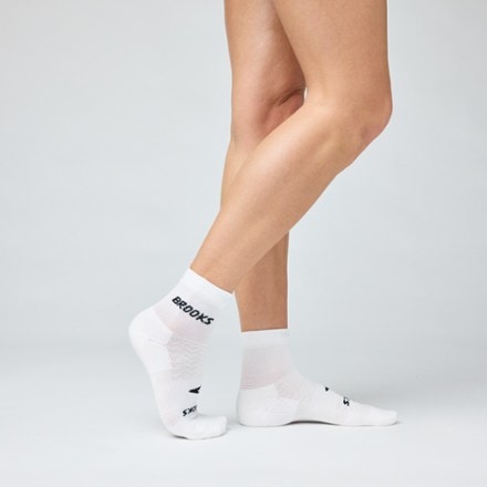 Brooks Run-In Quarter Socks - 3 Pairs 1