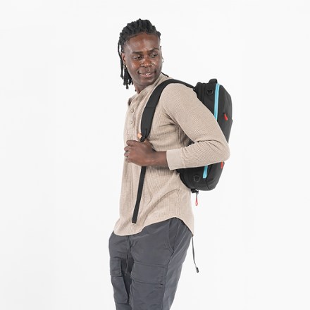 Sherpani Camden Pro Ultimate Commuter Pack 4