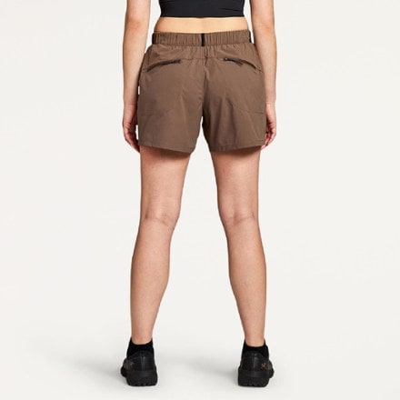 Janji Trekker 4" Shorts - Women's 2