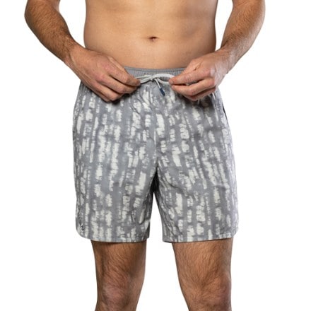 Nathan Printed Essential 7" Shorts 2.0 - Men's 5