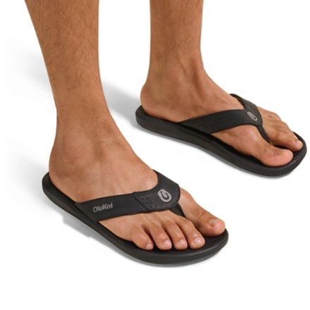 OluKai Pili Flip-Flops - Men's 4