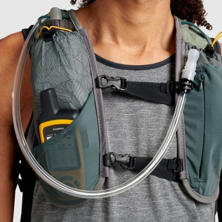 Ultimate Direction Trail Hydration Vest 4