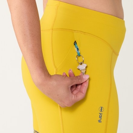 Janji Pace 7" Shorts - Women's 6