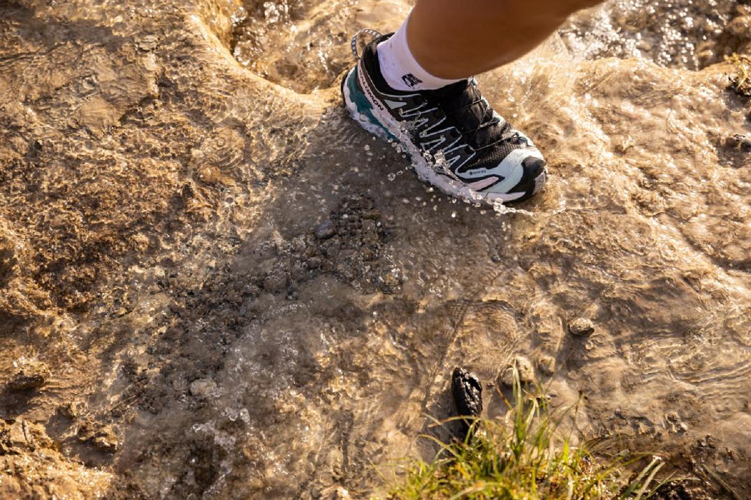 Location Image for XA Pro 3D V9 GORE-TEX Hiking Shoes - Women's