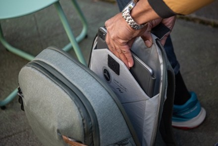 Peak Design Travel Pack - 30 L 9
