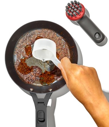 OXO Outdoor Heavy-Duty Brush with Cover 7