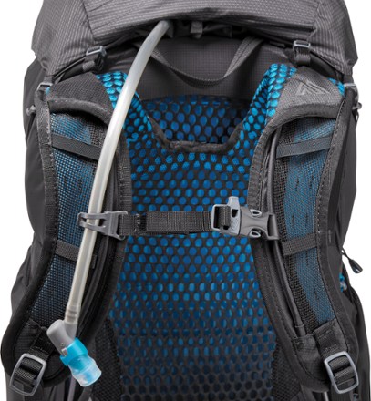 Gregory Focal 58 Pack - Men's Hydration port & tube routing (Ozone Black)