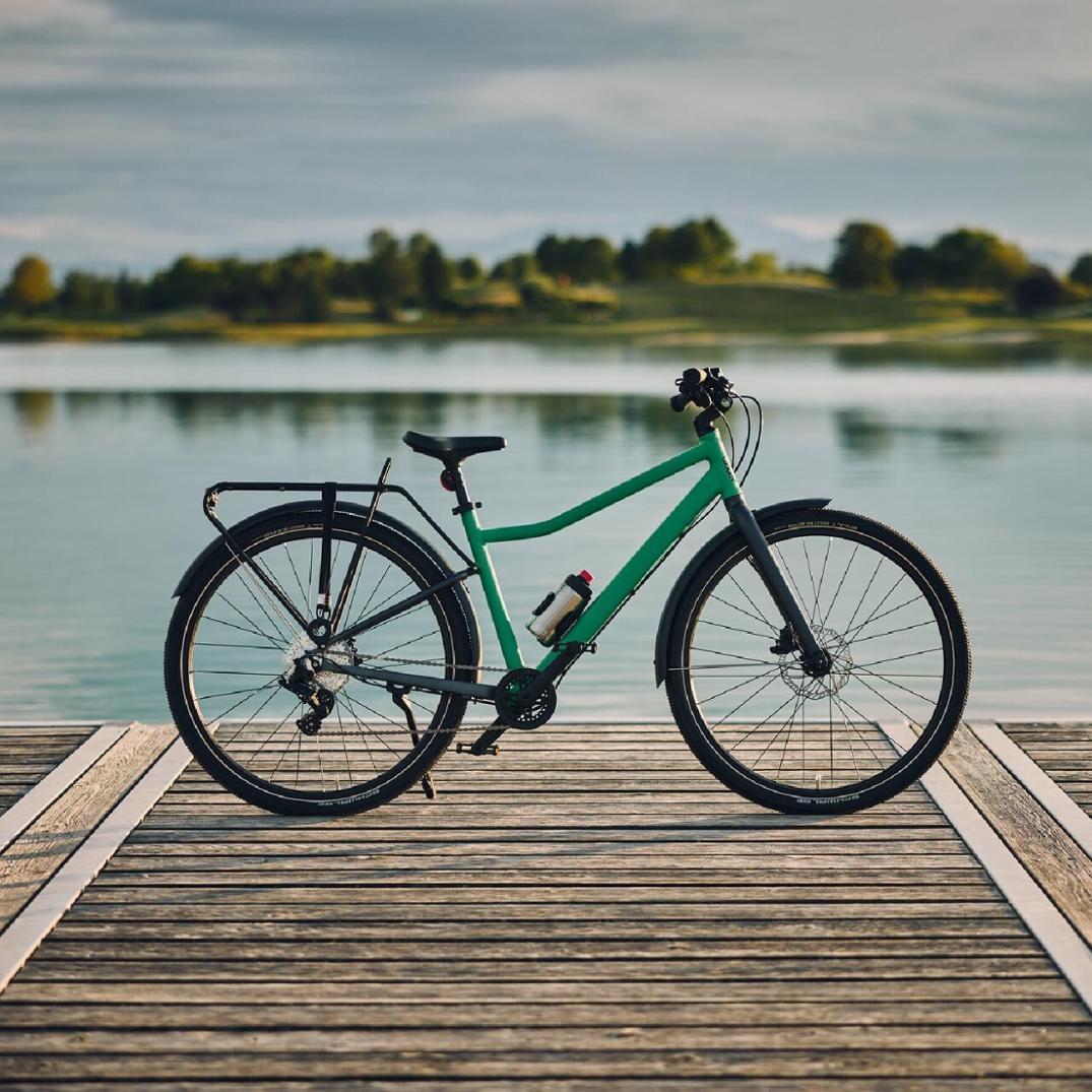 Location Image for GLUG Stainless-Steel Water Bottle and Cage Set - Kids'