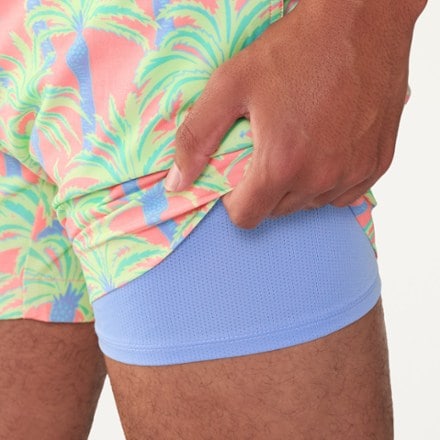 Chubbies Stretch 5.5" Lined Swim Trunks - Men's 5