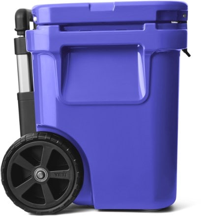 YETI Roadie 32 Wheeled Cooler 2