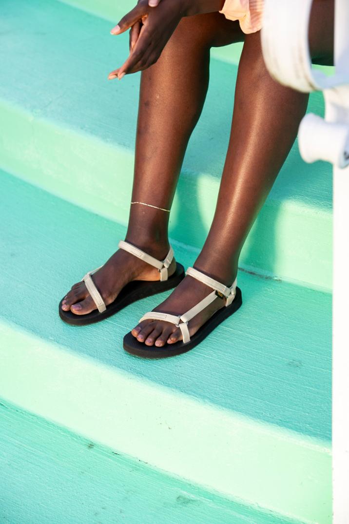 Location Image for Original Universal Slim Sandals - Women's