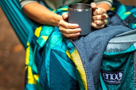 ENO, FieldDay Blanket - Lightweight and Portable for Camping, Hiking,  Backpacking, Festival, Picnics, or Travel - Mountains to Sea/Seafoam