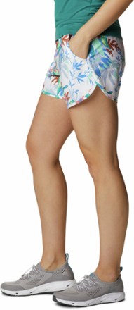 Columbia Bogata Bay Stretch Print Shorts - Women's 2