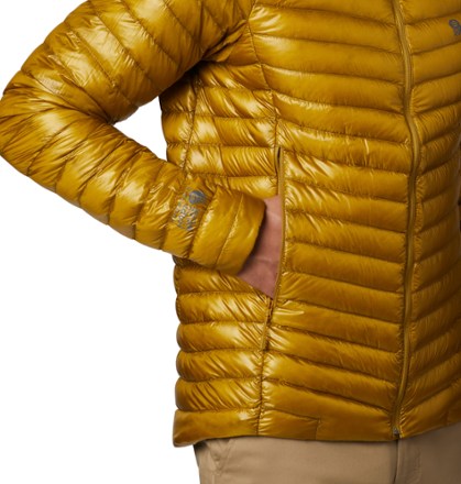 Mountain Hardwear Super DS Stretchdown Hooded Down Jacket Review - Incredible Stretch 2
