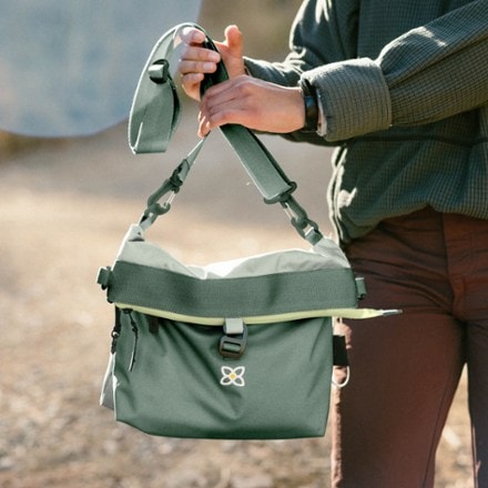 Location Image for Viso Tote Crossbody Bag - Women's