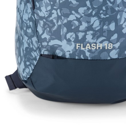 REI Co-op Flash 18 Print Pack Trekking pole attachments