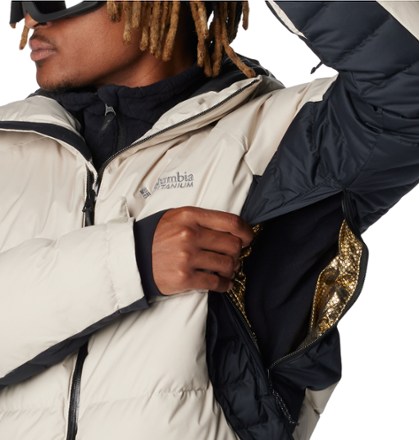 Columbia Roaring Fork Down Jacket - Men's 5