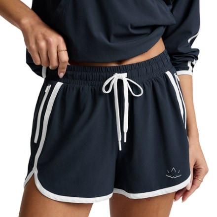 Beyond Yoga The Course 2.5" Shorts - Women's 3