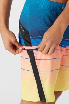 O'Neill Superfreak 20" Board Shorts - Men's 6