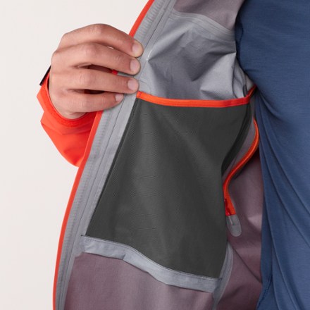 Arc'teryx Alpha SV Jacket - Men's 7