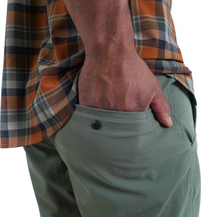 Flylow Hot Tub 9.5" Bike Shorts - Men's 1