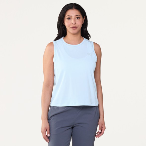 Model info: Height: 5' 6" | Chest: 34" | Waist: 28" | Wearing size: M