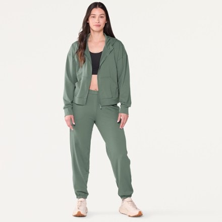Vuori Halo Modern Sweatpants - Women's 3