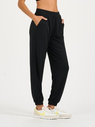 Vuori Boyfriend Sweatpants - Women's 3