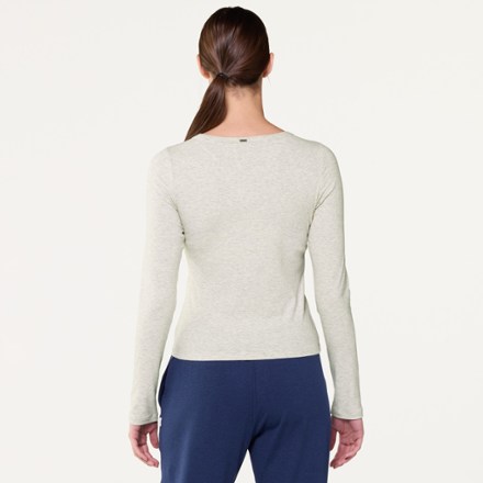 Vuori Long-Sleeve Pose Subtle Scoop T-Shirt - Women's 4