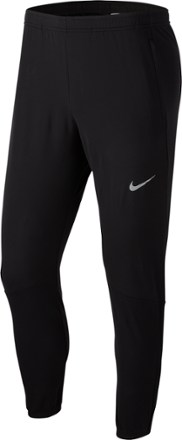 nike therma essential joggers