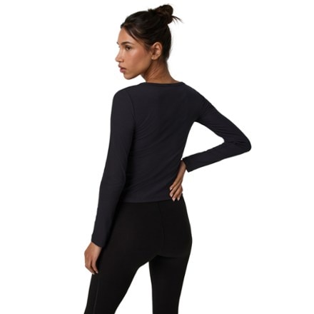 Vuori Long-Sleeve Pose Subtle Scoop T-Shirt - Women's 2