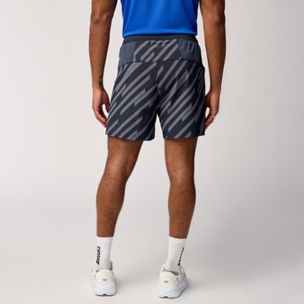 Brooks 2-in-1 Journey 7" Shorts - Men's 2