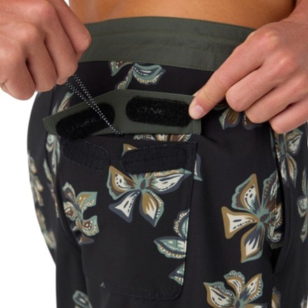 O'Neill Cruzer 19" Board Shorts - Men's 4