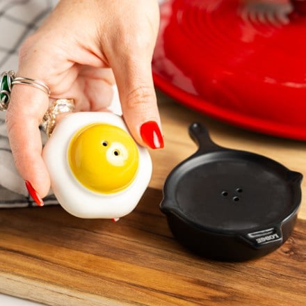 Lodge Skillet and Egg Salt and Pepper Shakers 4