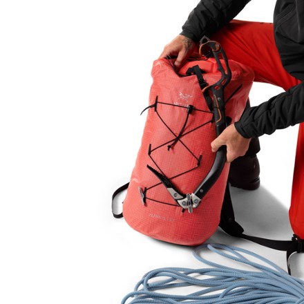 Arc'teryx Alpha FL 30 Pack 6