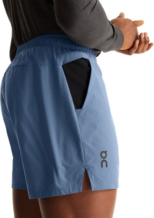 On Essential Shorts - Men's 5