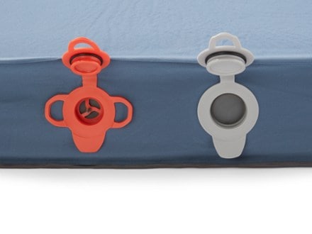 REI Co-op Camp Dreamer XL Self-Inflating Deluxe Bed Air valve (Thunder Blue)