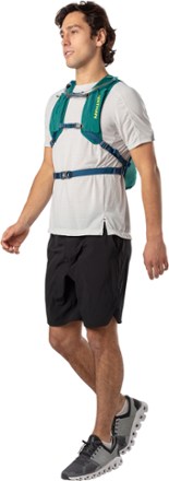 Nathan Crossover 10 L Hydration Vest 5