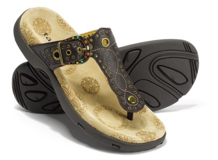 taos award sandals