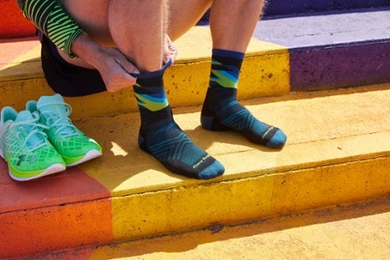 Darn Tough Bolt Micro Crew Ultralight Cushion Socks - Men's 1