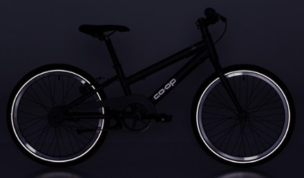 Reflective logo and tires (Pirate Black)