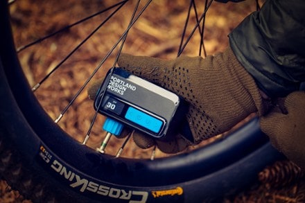 Portland Design Works Essentials Electric Bike Pump 7