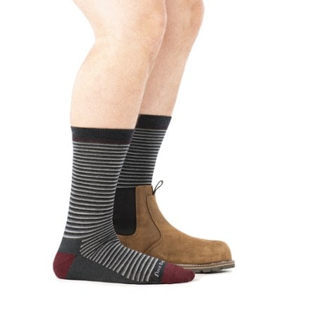 Darn Tough Microstripe Crew Lightweight Lifestyle Socks - Men's 2