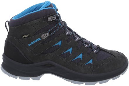 lowa bora gtx qc hiking boots