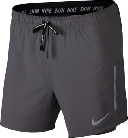 nike distance elevate short online -