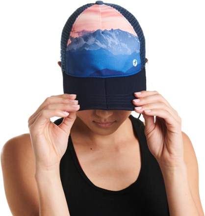 oiselle runner trucker hat