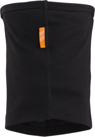 Below is the newest version of 45NRTH Blowtorch Neck Gaiter