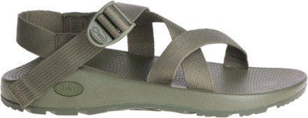 monochrome chacos